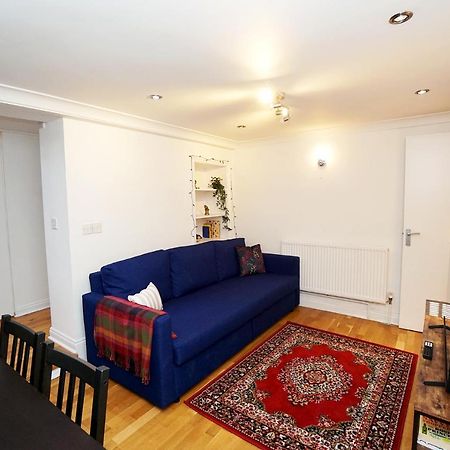 Cozy Retreat By Aresti Hotels Londra Esterno foto