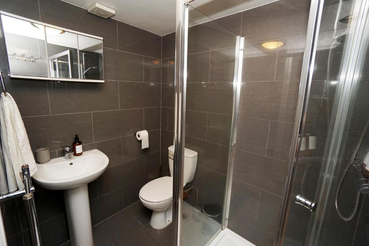 Cozy Retreat By Aresti Hotels Londra Esterno foto